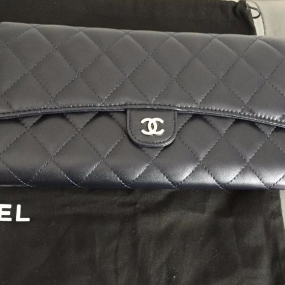 SOLD AUTHENTIC Chanel 4 piece travel clutch - Picture 5 of 8